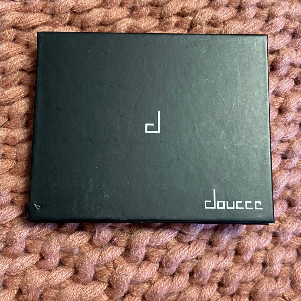 Eyeshadow Palette - Peach, Bronze, Charcoal, Gold, Tan Shades - Picture 2 of 2